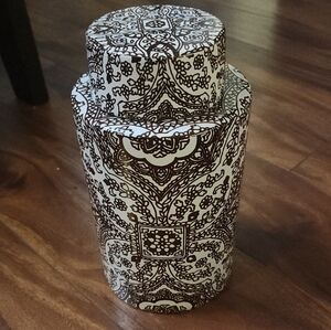 Pottery Barn Ceramic Brown & White Floral Paisley Ginger Jar. 